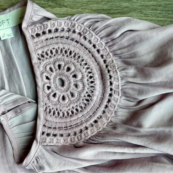 LOFT Embroidered Shoulder Detail Flutter Sleeve  Flowy Top Mauve Pink Size MP - Picture 6 of 10